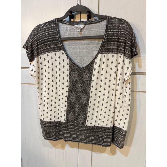 Lucky Brand Boho Beige Gray Print V Neck Short Sleeve Top Size Large - Picture 2 of 7